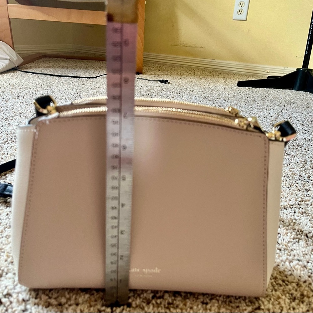 Kate Spade Taupe and White Crossbody Bag NWOT - Picture 3 of 13